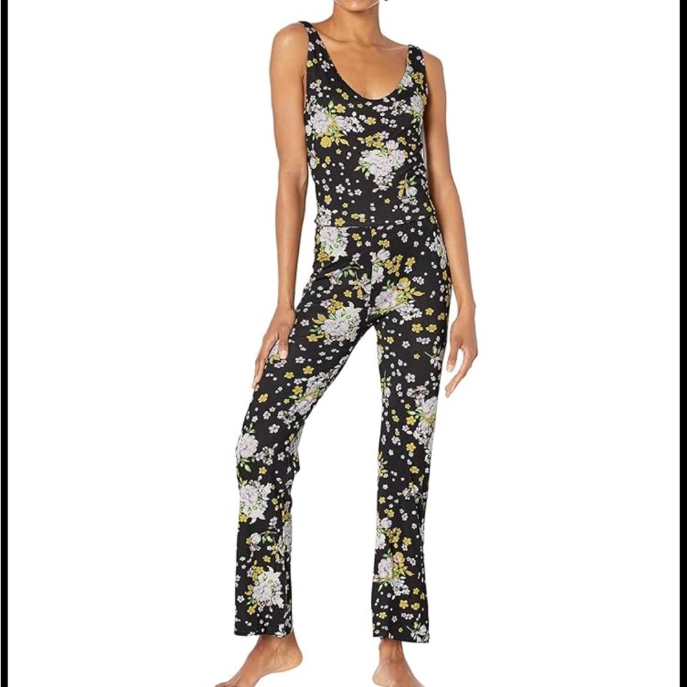 NWOT PLUSH Ultra Soft Floral Pajama Set Size Medium Z408